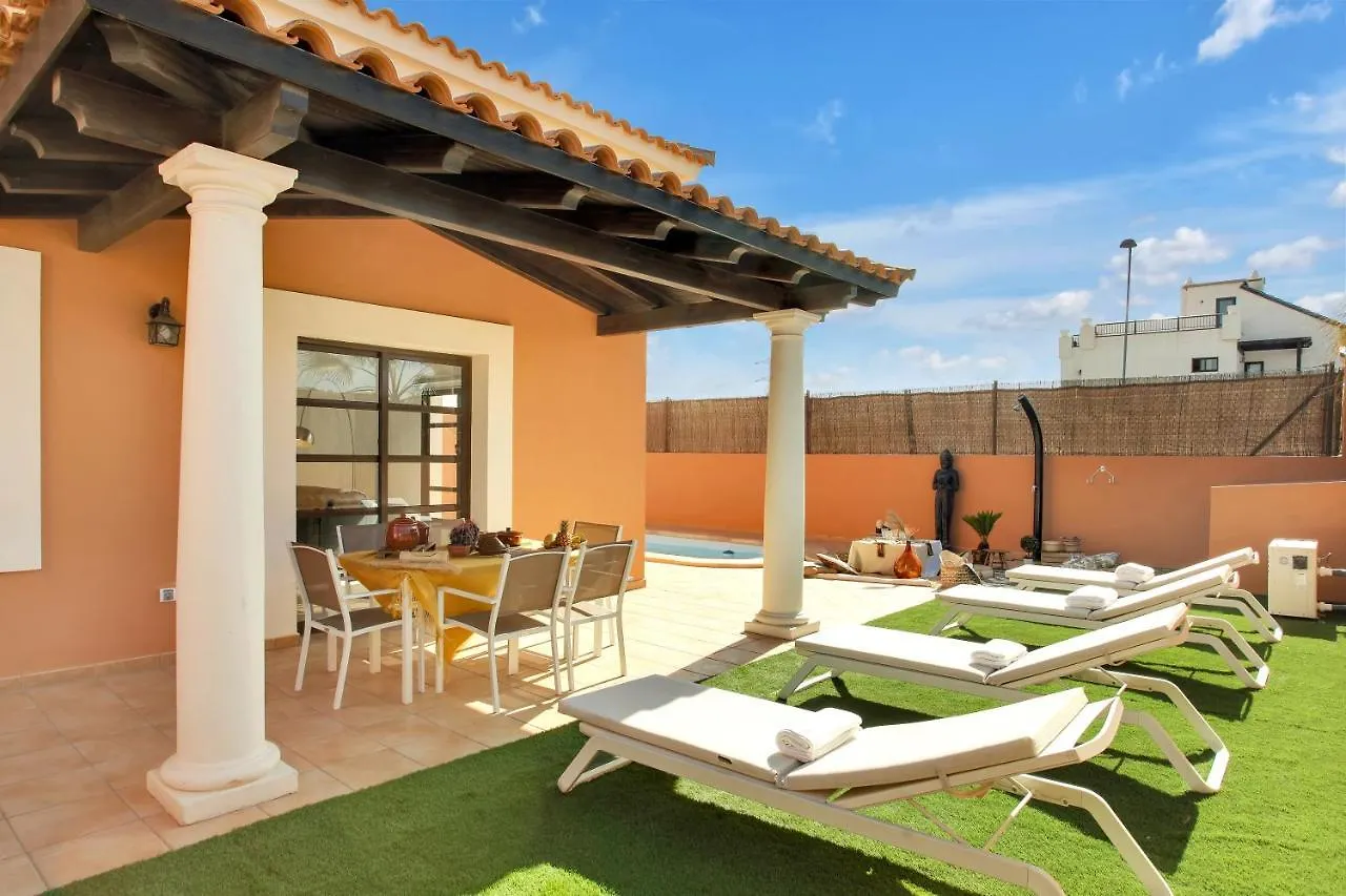 Villa Corralejo 0*,